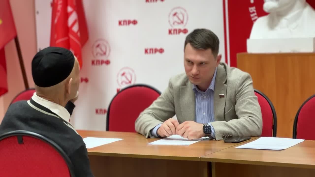 В Казани провел прием граждан. Вопросы, с которыми обращаются жители, самые разные: от проблем в сфере ЖКХ до социальных и пенсионных вопросов. Всегда важно выслушать каждого и постараться помочь. В Казани провел прием граждан. Вопросы, с которыми обращаются жители, самые разные: от проблем в сфере ЖКХ до социальных и пенсионных вопросов. Всегда важно выслушать каждого и постараться помочь.
