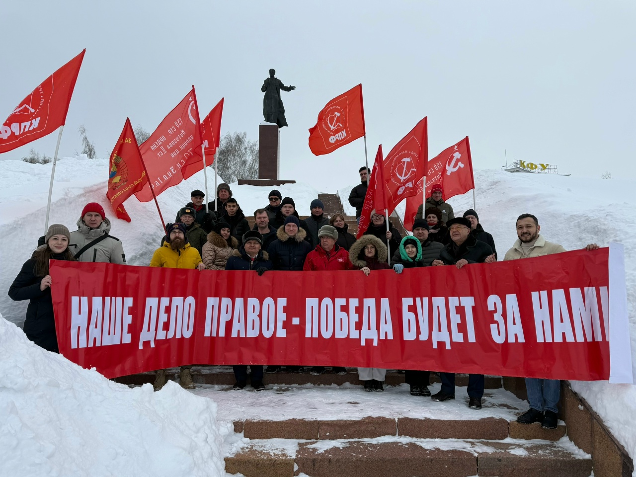 С Днем Советской Армии и Военно-Морского Флота!